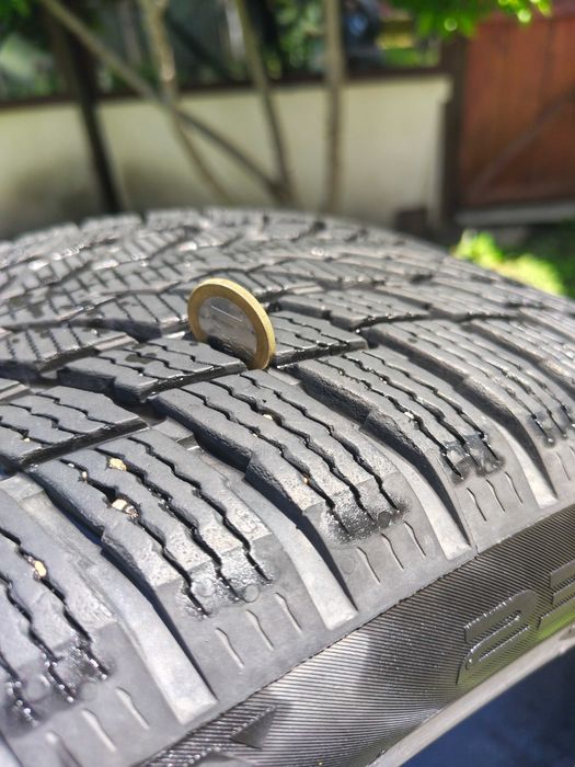 Гуми  235/45/18 4бр. Nokian
