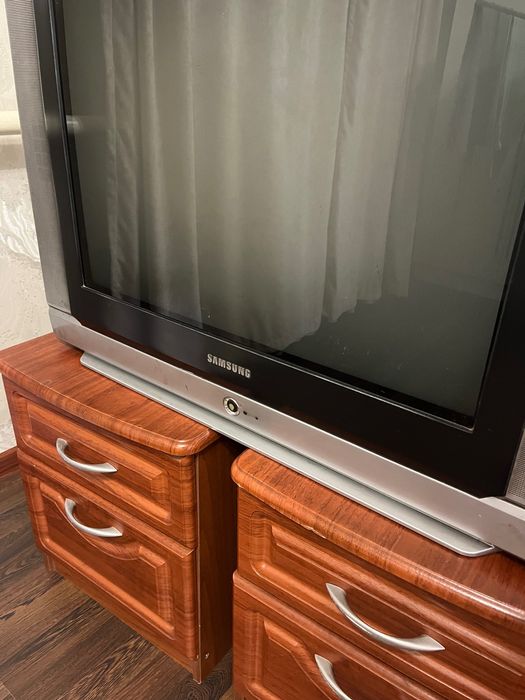 Тумбочка телевизор