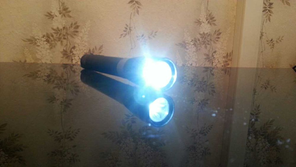 Фонарь  - фирменный фонарик Energizer