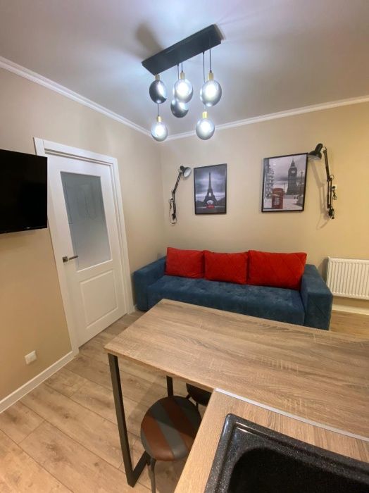 Сдам 1 ком. дизайнерскую квартиру центр ярмарка вокзал артур почасам