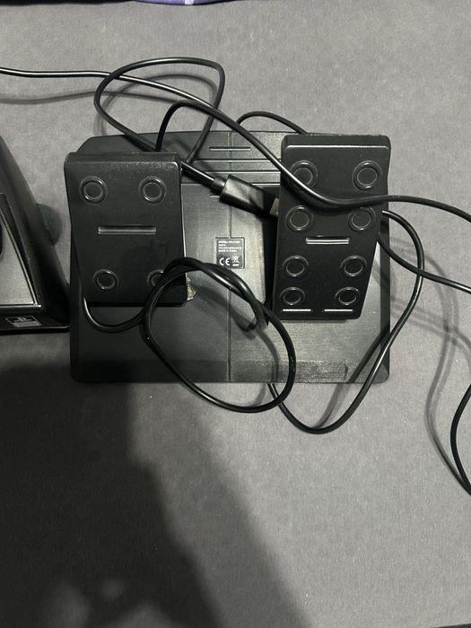 se vinde volan de ps4 + pedale