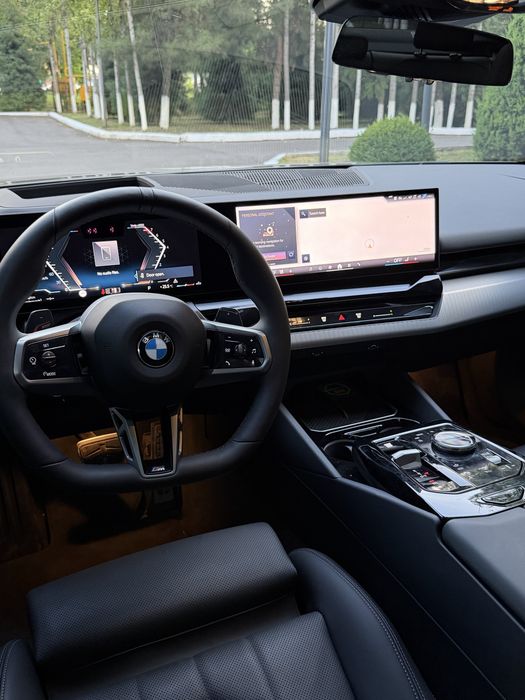Bmw 530i M- paket 2025 yil Benzin Gibrid  5 litr rasxod qiladi