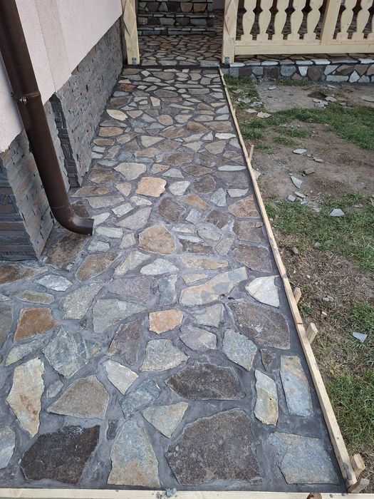 Grătare rustice și foișoare și piatră naturală