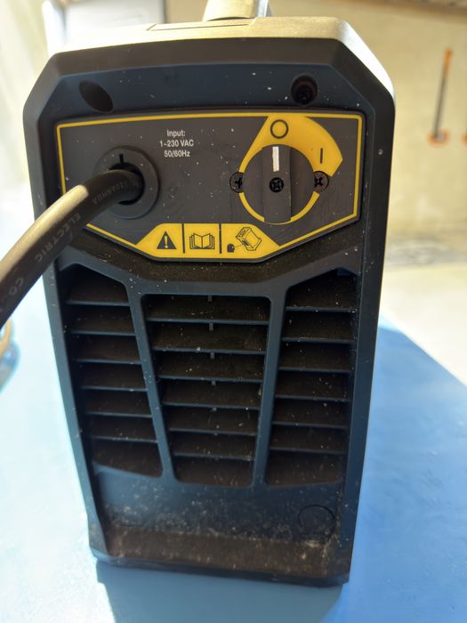 Aparat de sudura marca ESAB ROGUE ES 180i