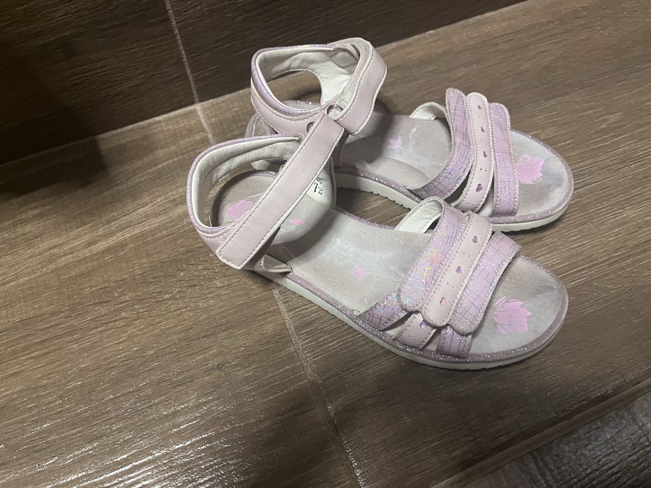 Сандали за момиче
