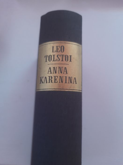 Carte "Anna Karenina"
