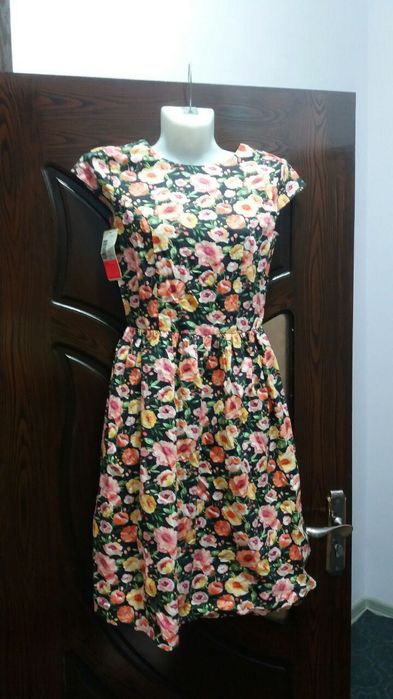 Ayollar va qizlar uchun kiyimlar. Yangi hammasi super skidka narxida