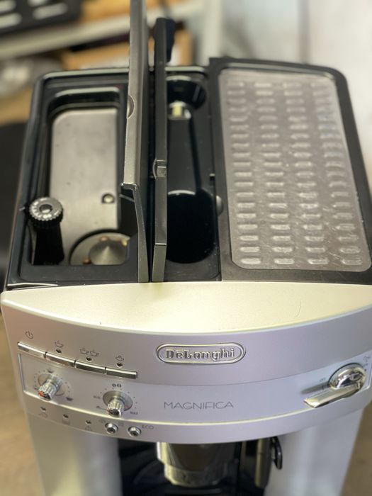 DeLonghi Magnifica ESAM 3200.S - 6 месеца гаранция !