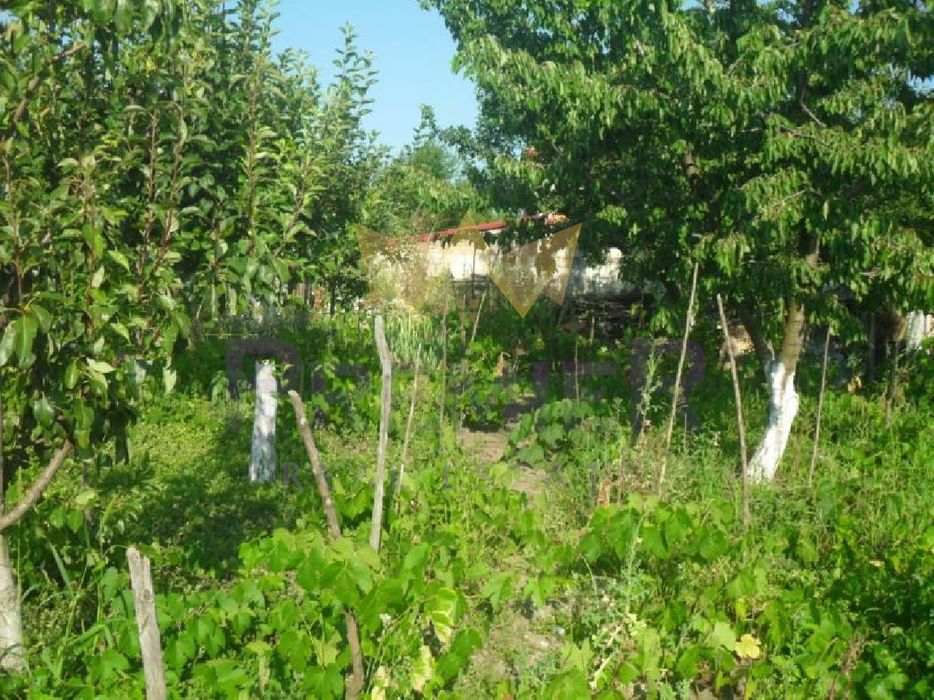 Парцел с постройка в с.Каменар