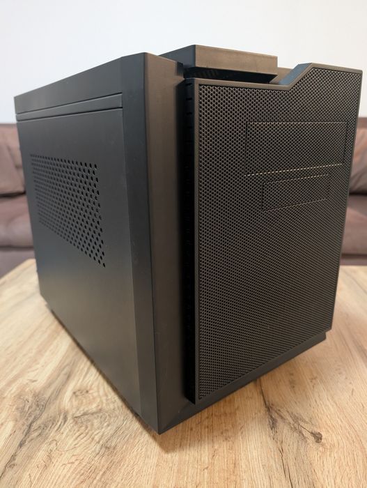 vând carcasa mATX, iTX