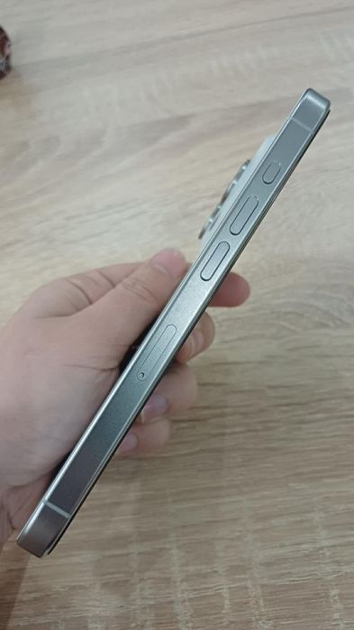Продавам iPhone 15 pro