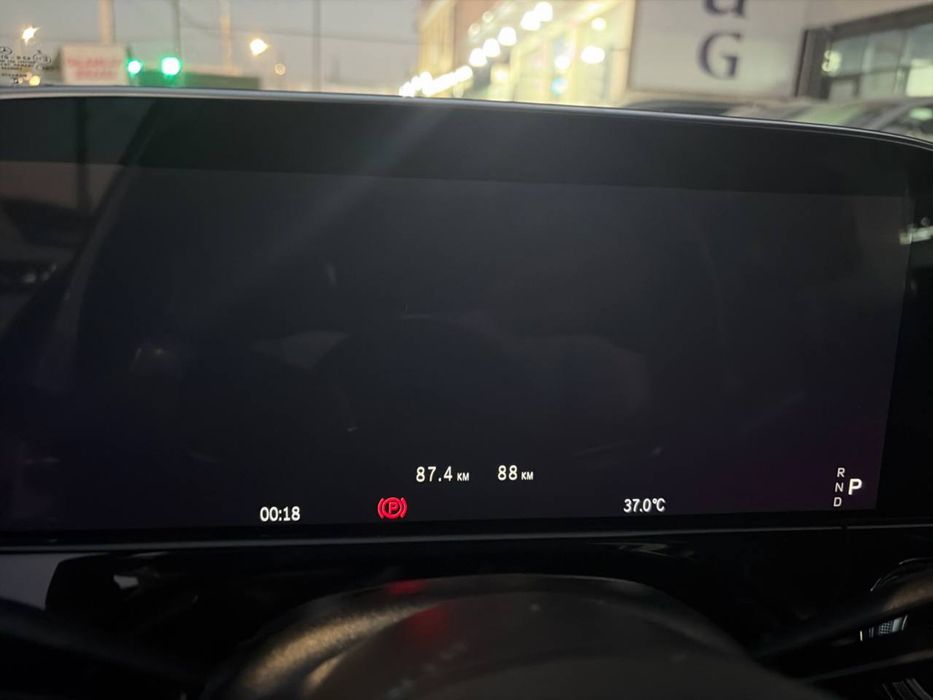 Mercedes-Bens  E 300 naxt- nasiya savdo 20 % nomizga o’tkazib beriladi