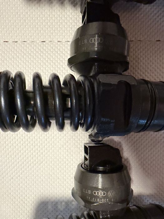 Vând injectoare 1.9 BKC – 038 130 073 AG