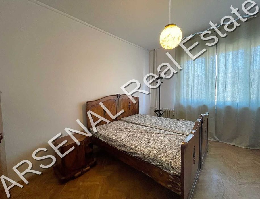 Тристаен апартамент под наем, Център