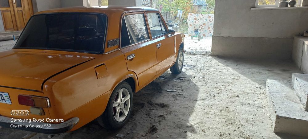Vaz 21011 sotiladi