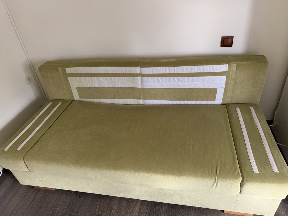 Canapea extensibila cu perne si lada