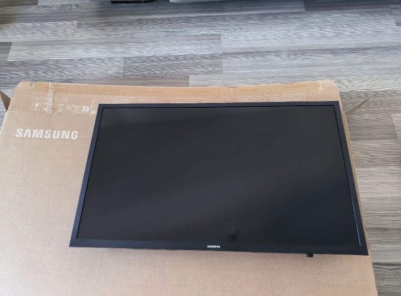 Televizor Samsung LED full Hd 80 cm diagonala