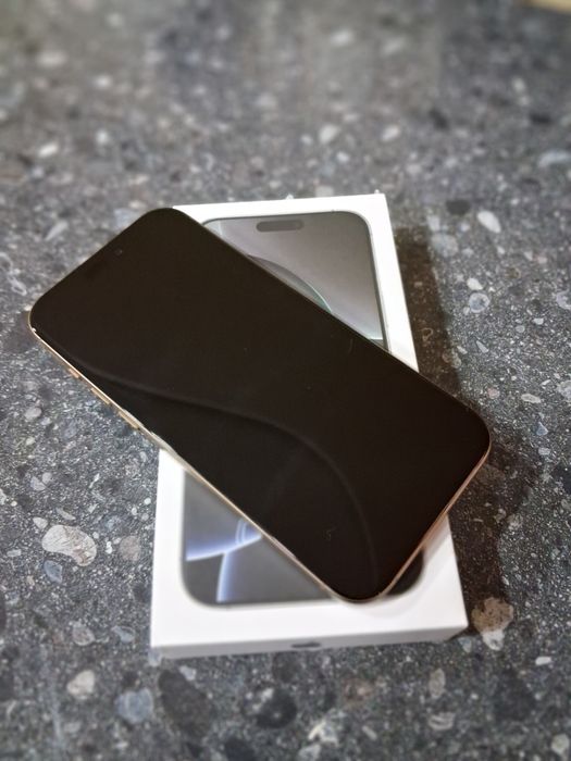Продам iPhone 16 pro max 1 tb gold коробка док. Имеется.