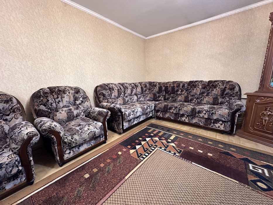 Продам диван+ три шт кресло