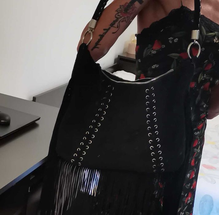Bershka чанта през рамо в черно