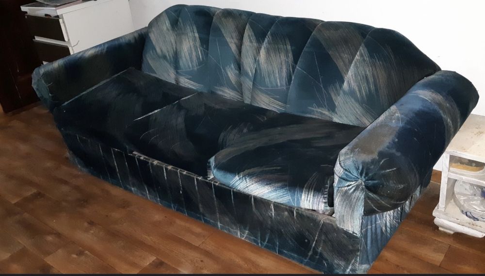 Диван и кресло отдаю кому надо