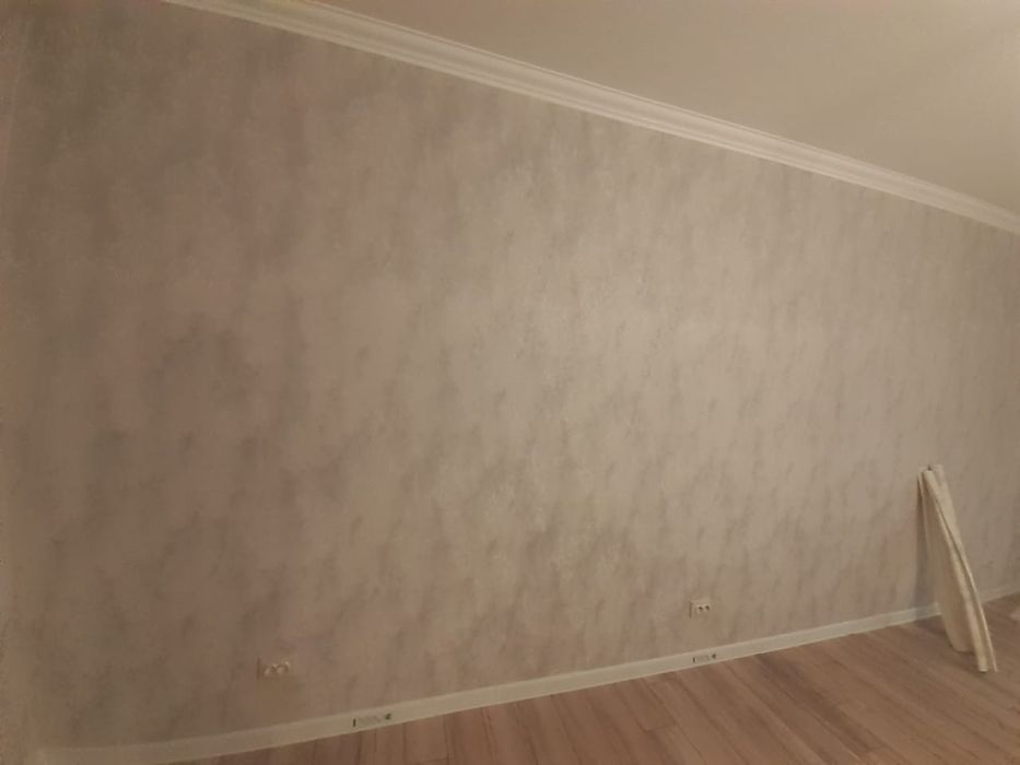 Поклейка обоев и галтелей