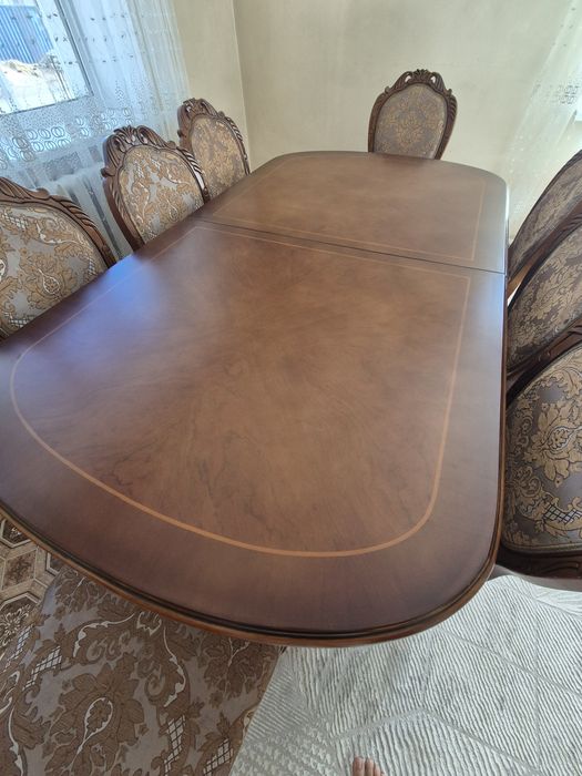 Стол из дерева и 10 стульев