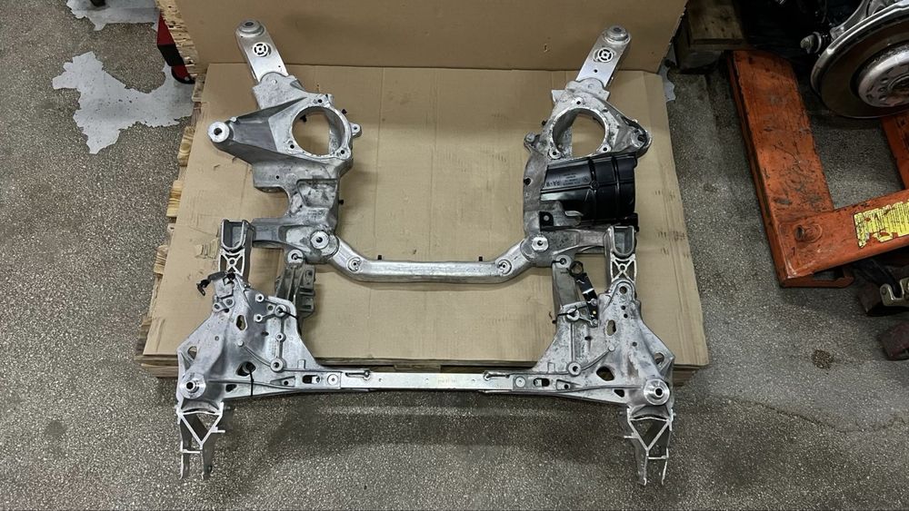 Jug / cadru motor BMW G11, G12, G30, G31, G38, G32 xDrive - 6887340
