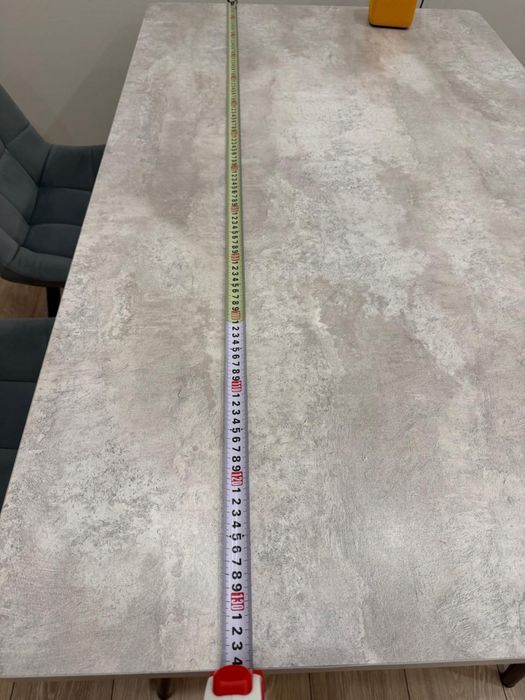 Продается кухонный стол с 4 стульями