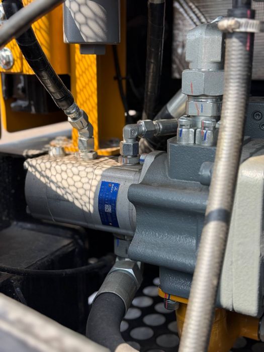 SANY экскаватор Сотилади