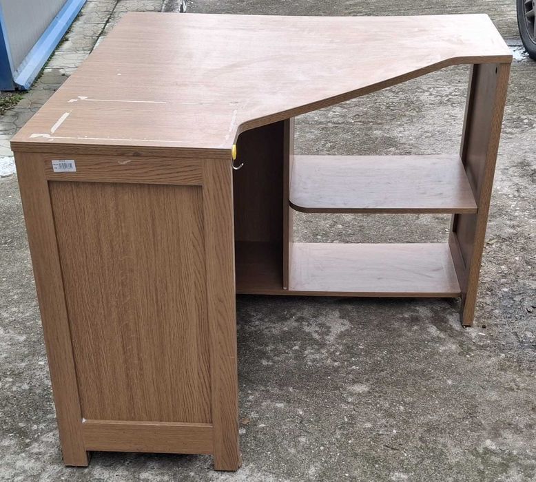 Бюро за компютър и ъглово бюро