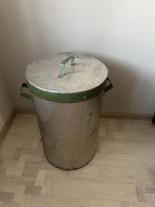 Емкость с крышкой для хранения продуктов