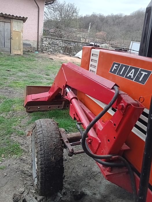 Încărcător frontal