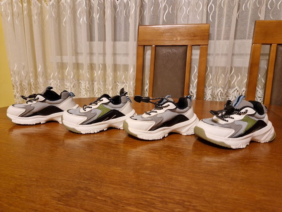 Adidasi / tenisi gemeni, mărimea 22/23 RESERVED