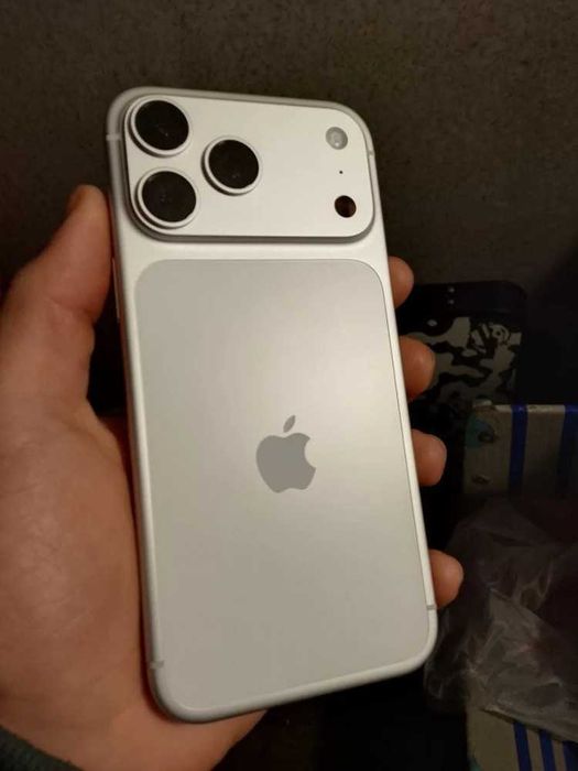 Телефон Iphone 17 pro max серый