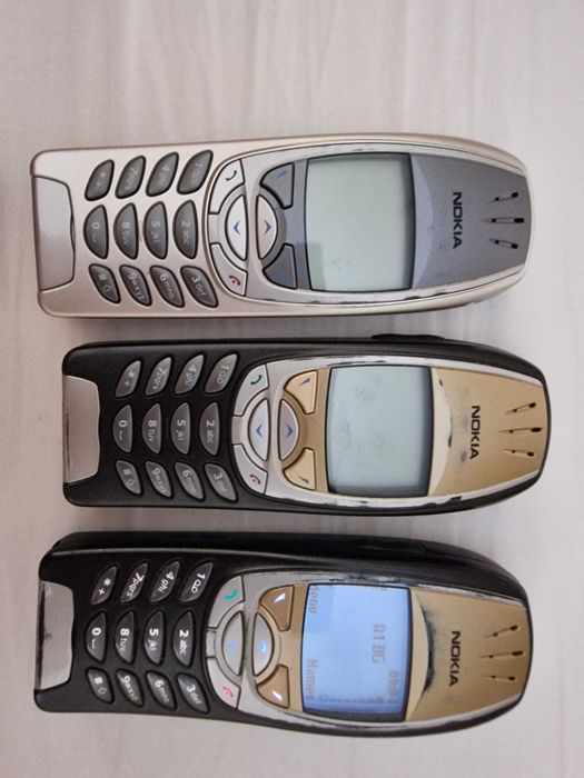 Мобилни Телефони Nokia 6310i синият дисплей 3 броя отключени към всички оператори