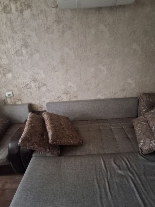Срочно продаётся большой диван-кровать плюс кресло