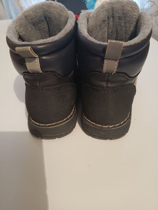 Продам сапоги демисезонные на мальчика .