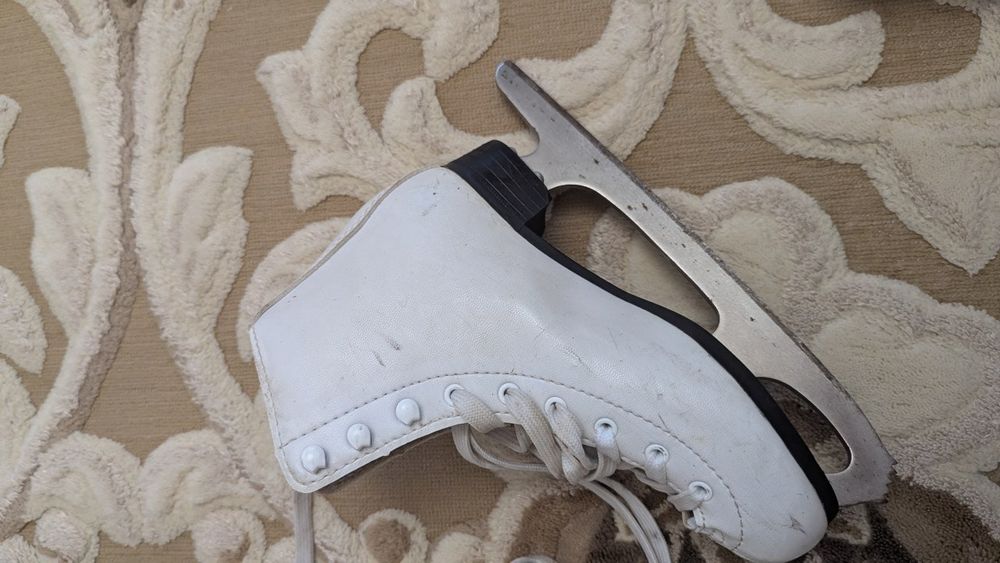 Продам коньки на девочку