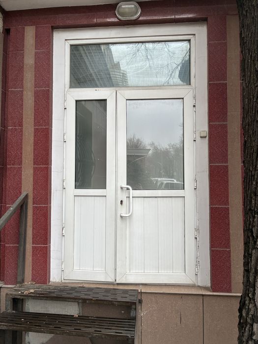 На продаже алюминиевый витраж