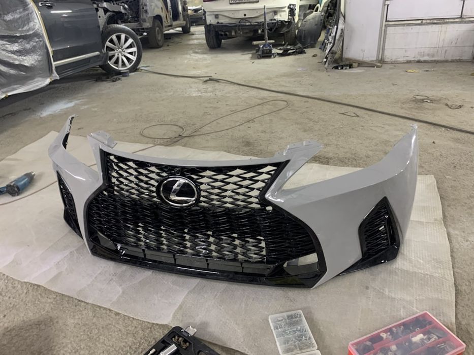 Передний бампер Lexus is