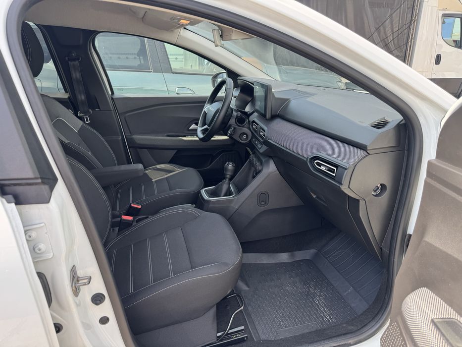 Dacia Jogger 2024 Facelift Motor 1.0 Beznina + GPL 100 CP ECO G-100 6 Trepte TVA inclus si Deductibil ! KM 90.000 REALI , Unic Propietar