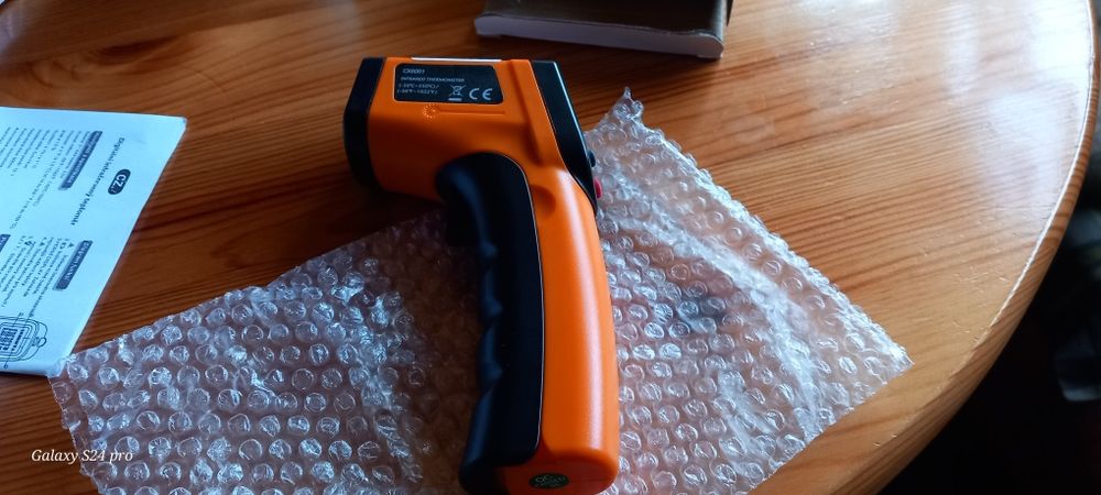 Безконтактен инфрачервен термометър.