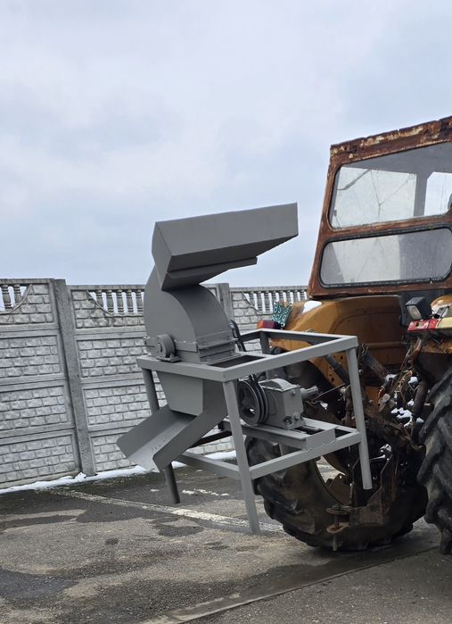 Vand moara de macinat cereale dupa tractor