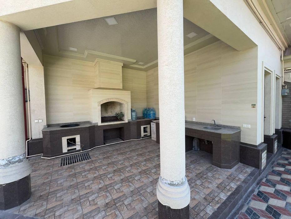 Продается участок 3.7 соток, 2 комнаты, 1 зал, 3 санузлов