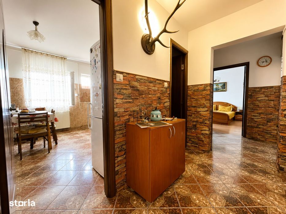 Apartament decomandat, 3 camere, 2 bai, 2 balcoane, spatios, zona Noua — fotografia 3