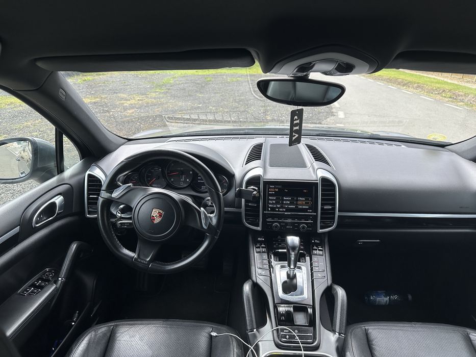 Vand Porsche Cayenne an 2012/10 impecabil