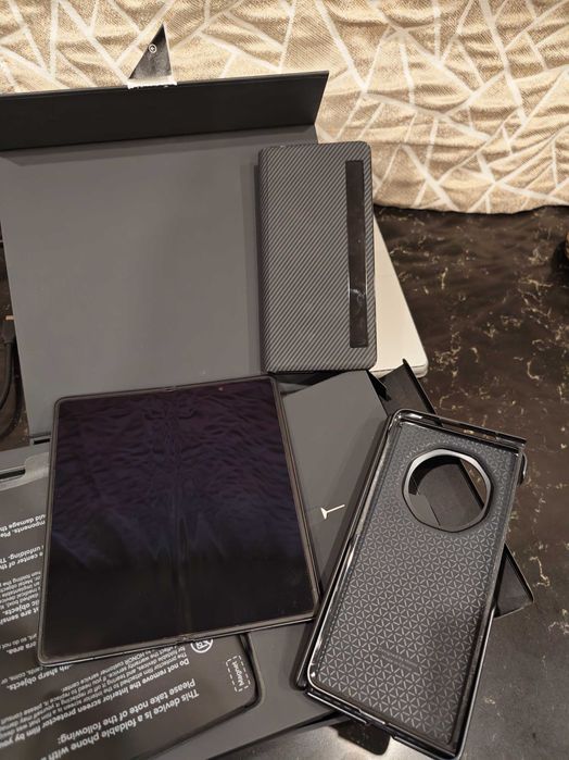 Honor Мagic V3 - В ГАРАНЦИЯ - Перфектно състояние.