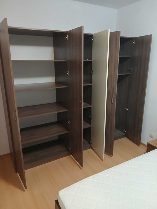 Голям петкрилен гардероб – много място, отлично състояние