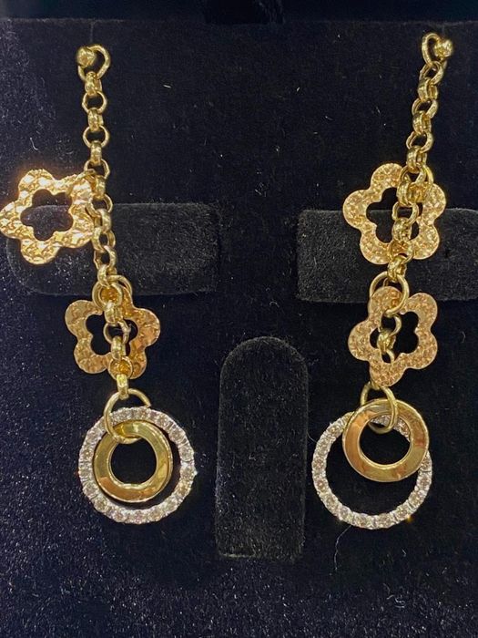 Продам серьги золотые с бриллиантами.